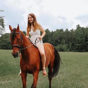 Meet your Posher, Kayla